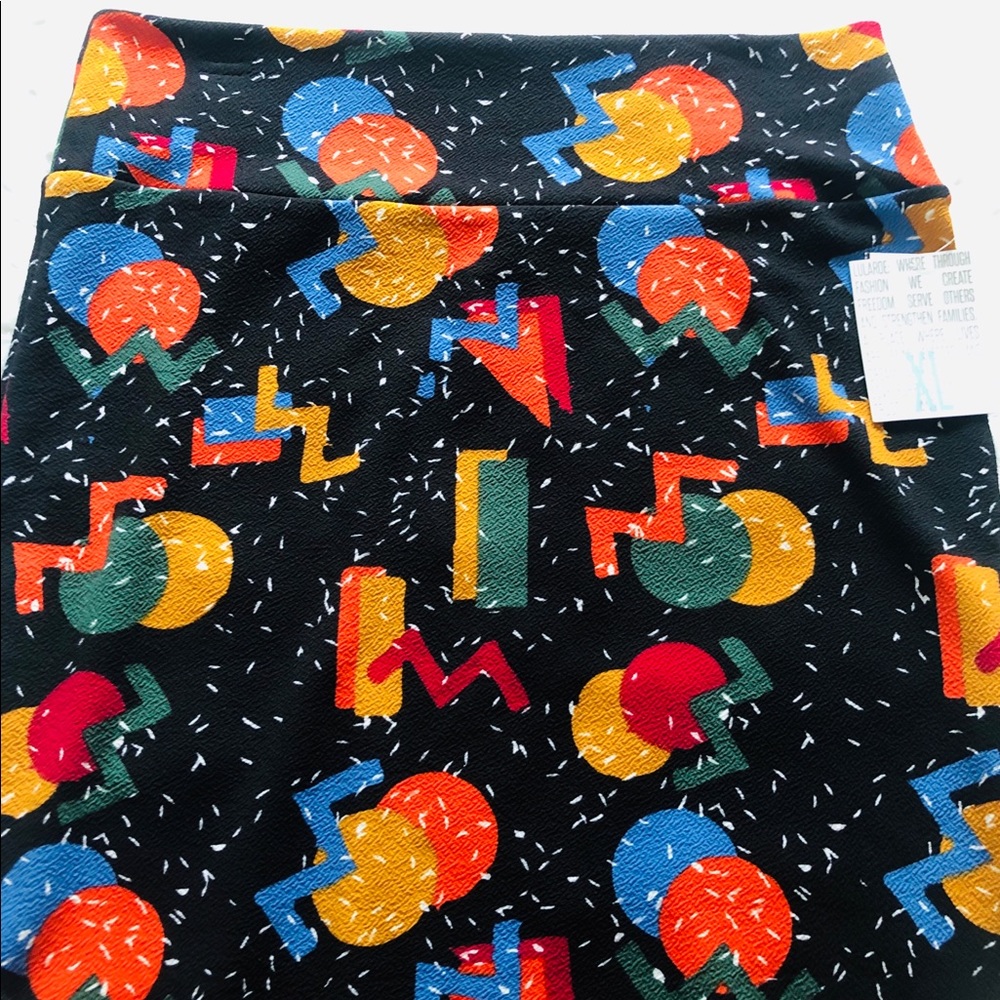NWT Black XL LuLaRoe Cassie 80’s Design